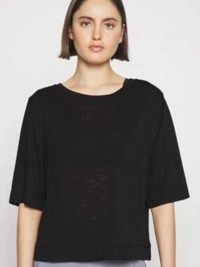 Lot of TWO BLACK AND WHITE  Athleta Serene Breezy top.  Sz medium